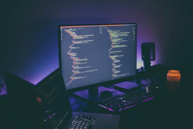 Monitor exibindo código de sistema