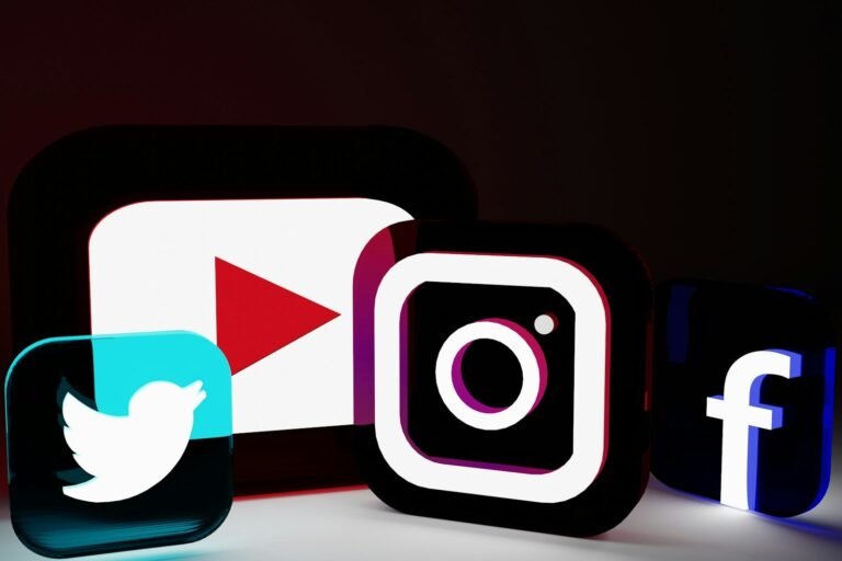 Ícones de redes sociais em destaque